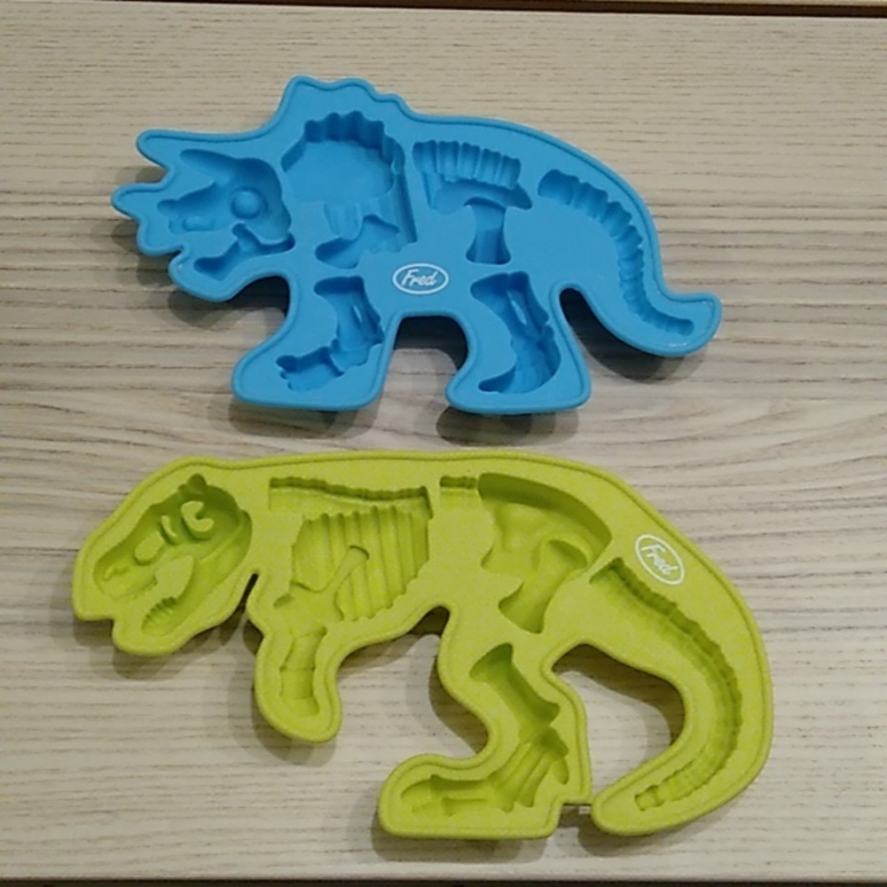 Dinosaur ice trays